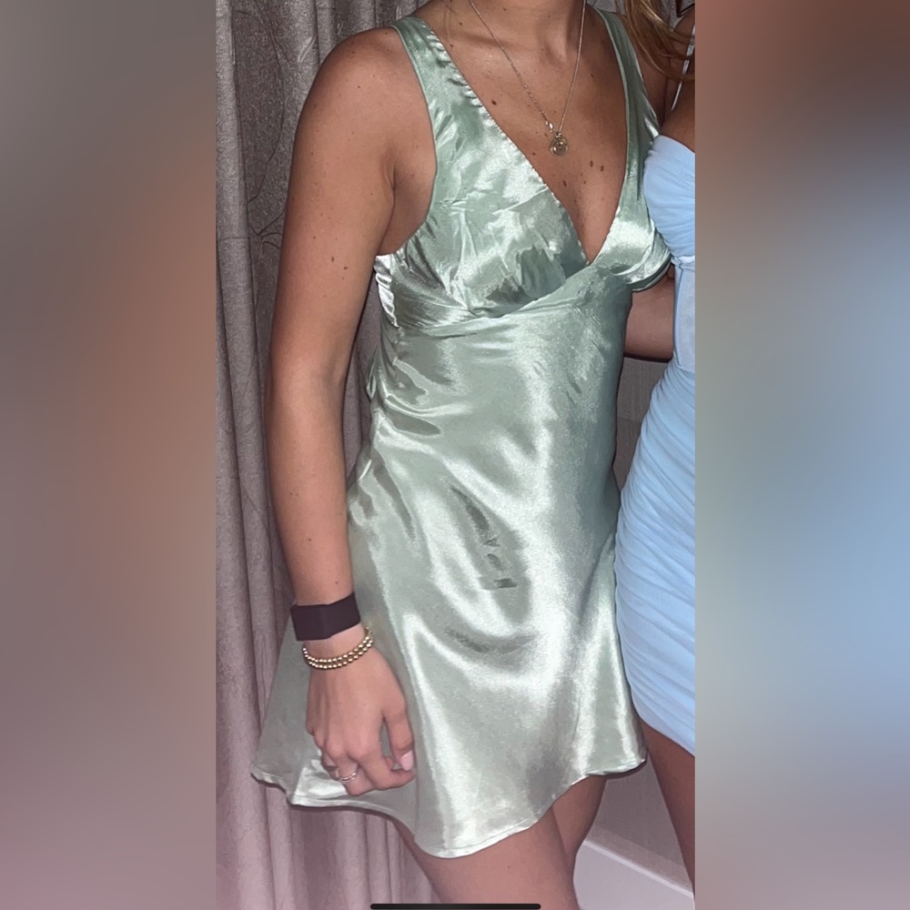 Low V mini dress